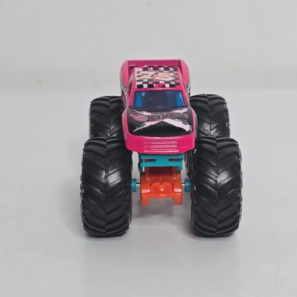 2019 Hot Wheels Monster Trucks Podium Crasher HW Demo Derby Pink Graffiti 1:64